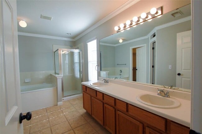 Building Photo - 15120 Plowshare Dr