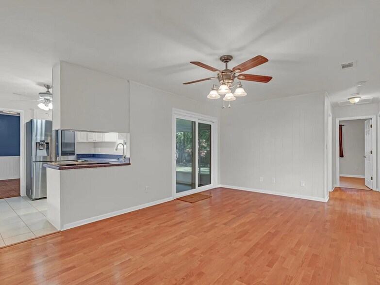 Building Photo - 40 Sharilyn Dr