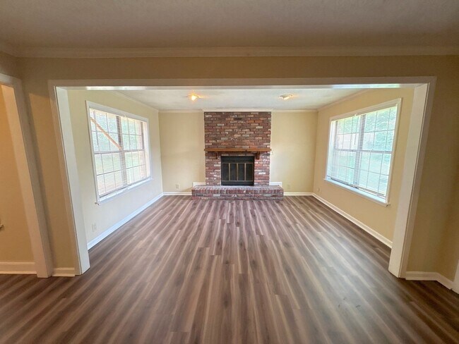 Building Photo - 5099 Oak Meadow Ave