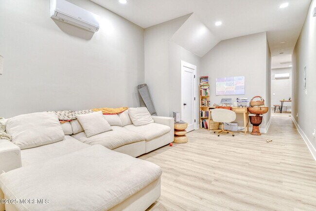 Building Photo - 308 7th Ave