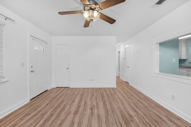 Building Photo - Pace 3BR Home with Bonus Room, Patio Gazeb...