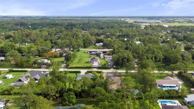 Building Photo - 17125 35th Pl N