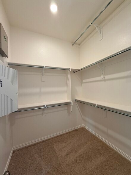 Master closet - 4809 Lunker St