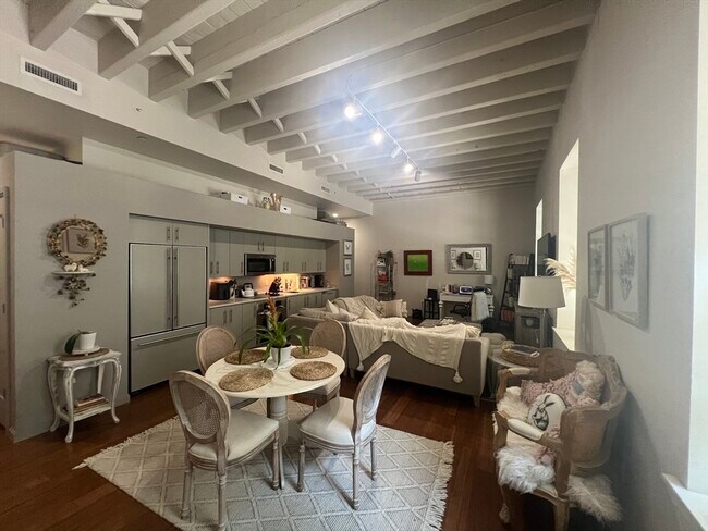 Building Photo - 33 3rd Ave