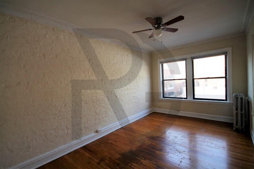 Building Photo - 1160 N Dearborn St