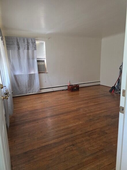 Building Photo - 4250 Saint Martins Pl