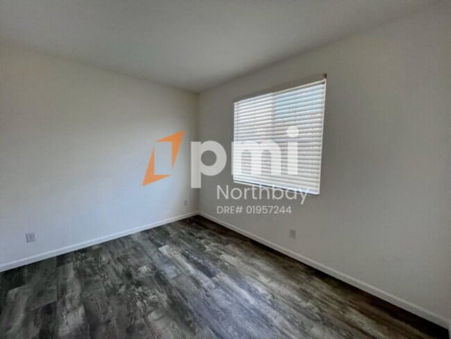 Building Photo - 406 Alyssum Dr