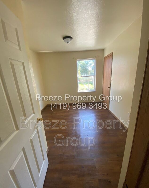 Building Photo - 3045 N Ontario St