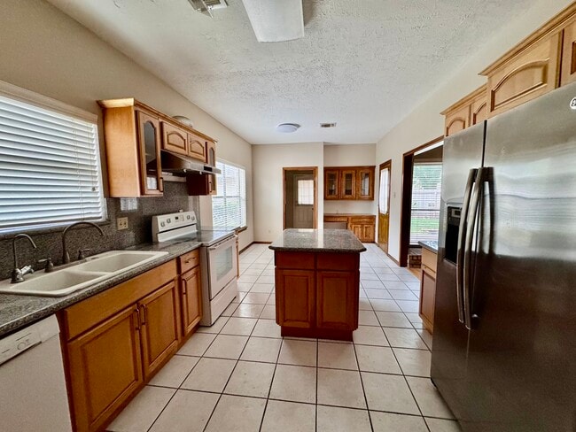 Building Photo - 2434 Hodges Bend Cir