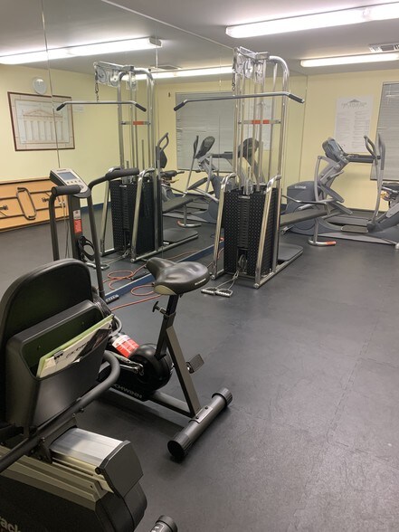 Building Photo - 170 Gore St