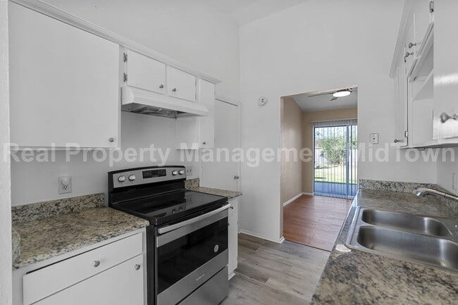 Building Photo - 3807 Glengate Dr