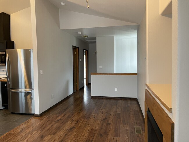 Building Photo - 332 E Prospect St