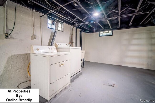 Building Photo - 959 Washtenaw Ave