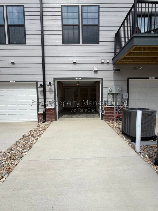 Building Photo - 227 Brattice Dr