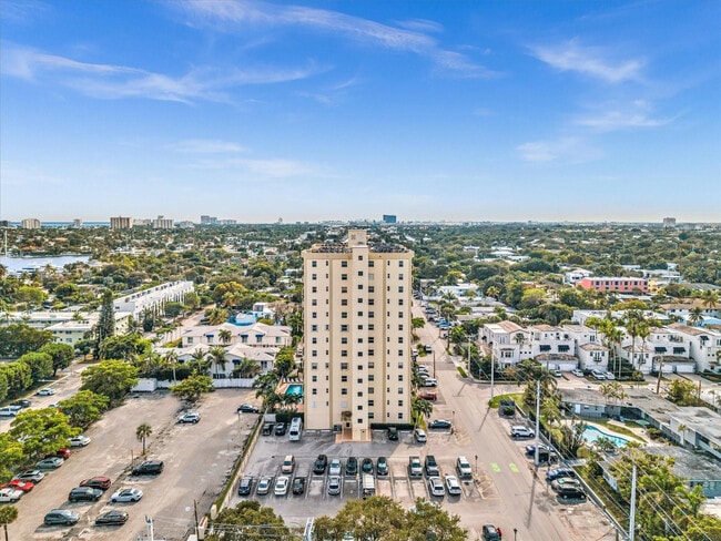 Building Photo - 900 NE 18th Ave