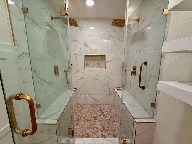 Building Photo - Gorgeous Spanish Trails 3BR House for lease!