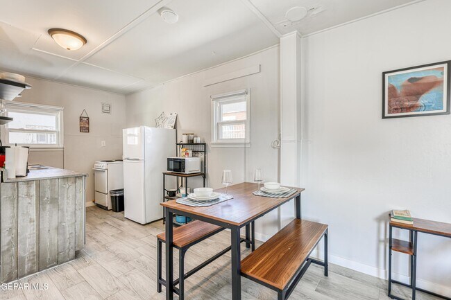 Building Photo - 2729 Pershing Dr