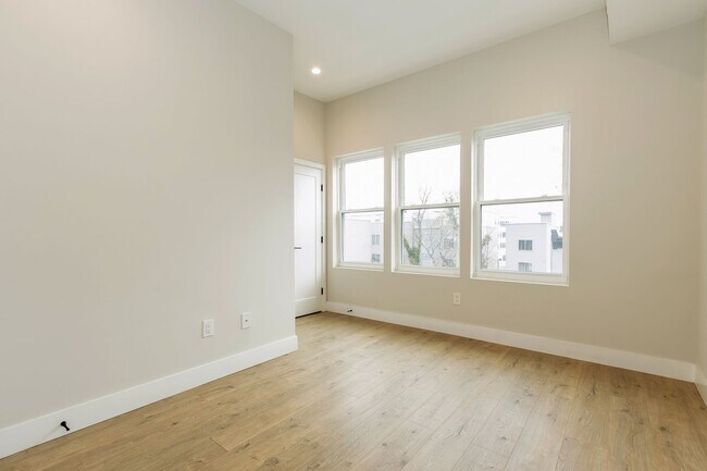 Building Photo - 2218 N Franklin St