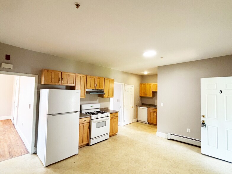 Kitchen - 4 Livingston St