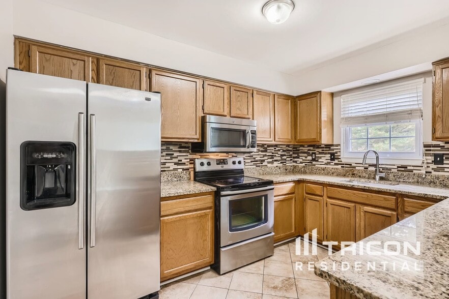 Building Photo - 3326 Midland Ct