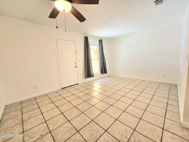 Building Photo - 636 W Caladium Cir