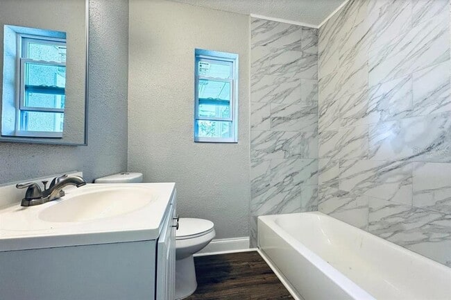 Building Photo - 1409 Franklin St