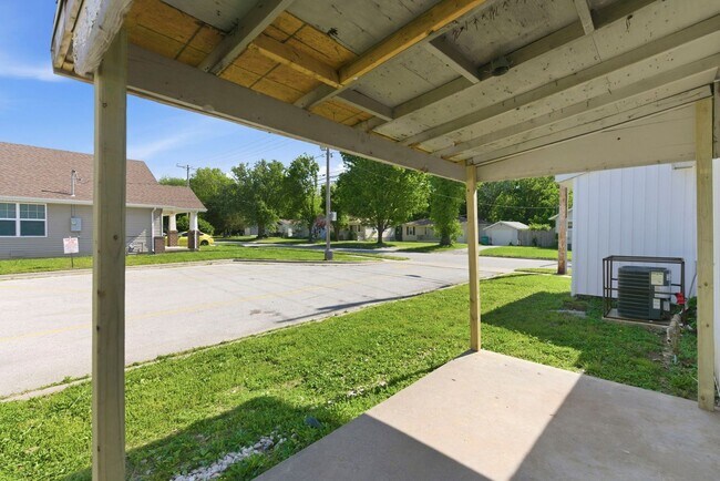 Building Photo - 3 bed 2 bath rental home