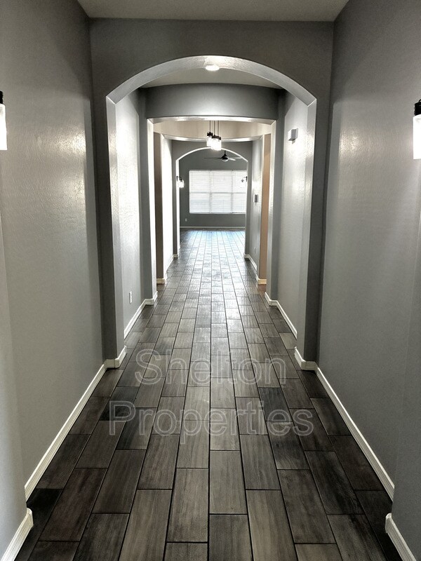 Building Photo - 10326 E Corbin Ave