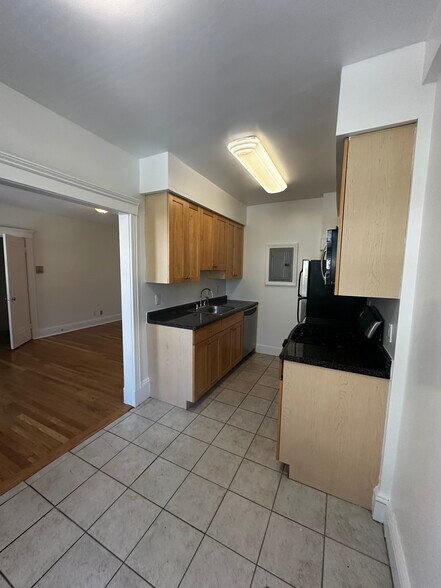 Building Photo - 3 Chauncy Ln