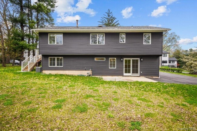 Building Photo - 10 Sandhage Dr