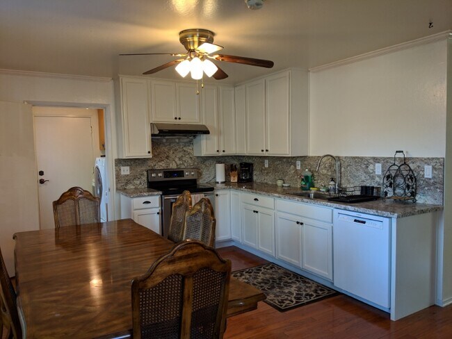 Building Photo - 1197 Yosemite Ave