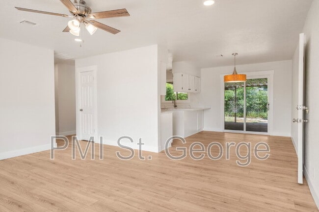 Building Photo - 1098 N 1900 W