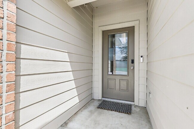 Building Photo - "Charming 3-Bedroom Haven with Granite Elegance in San Antonio!"