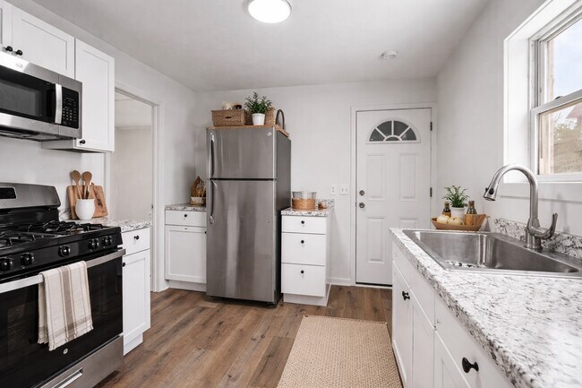 Building Photo - 66 Endicott Ave