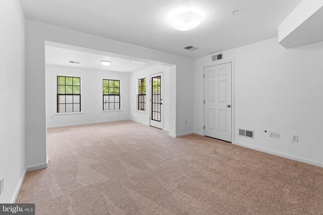 Building Photo - 7258 Mockingbird Cir