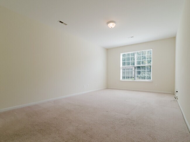 Building Photo - 3835 Raintree Dr