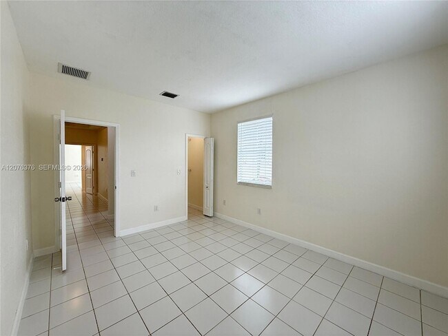 Building Photo - 15131 SW 23rd Ln