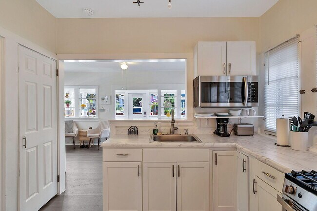 Building Photo - 118 S J St