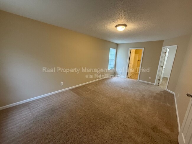 Building Photo - 1124 Highstone Dr