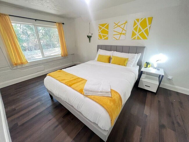 Building Photo - 3508 Clarkson Ave