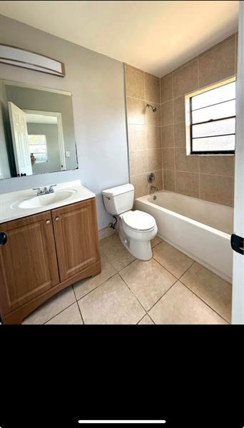 Building Photo - 3020 SE 2nd St