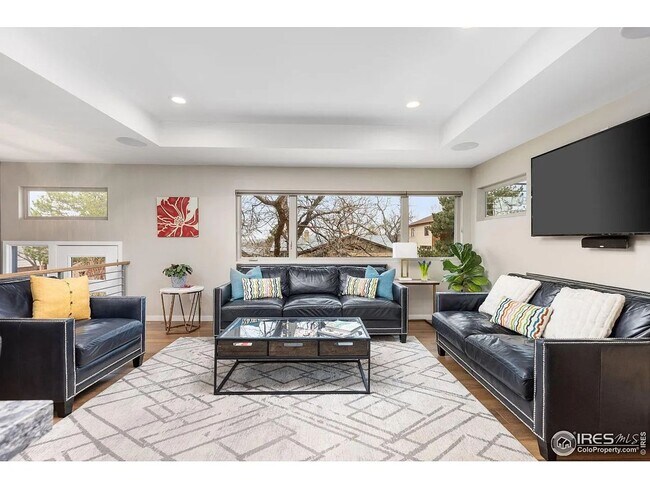Building Photo - 5 Bed 3 Bath Home in South Boulder W/Solar.