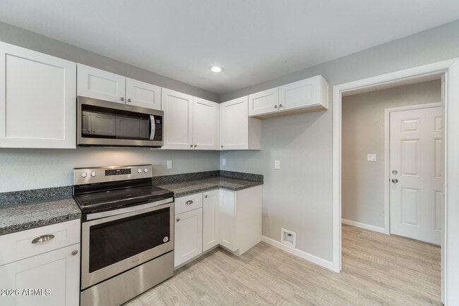 Building Photo - 3920 W Tuckey Ln