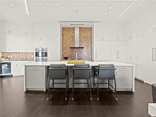 Building Photo - 3376 Peachtree Rd NE