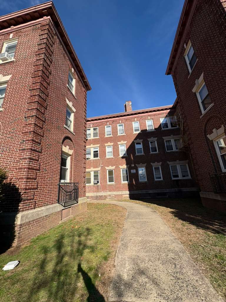 Building Photo - 1579 Chapel St