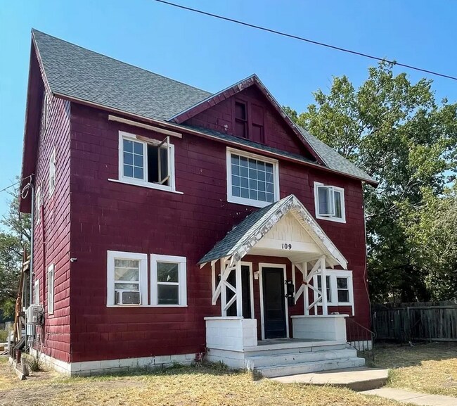 Primary Photo - 109 S Maple St