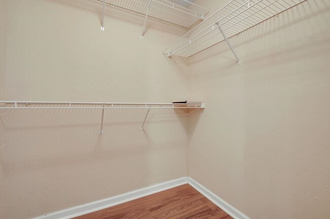 Building Photo - Spacious 3 Bedroom Townhome with Fireplace & Deck