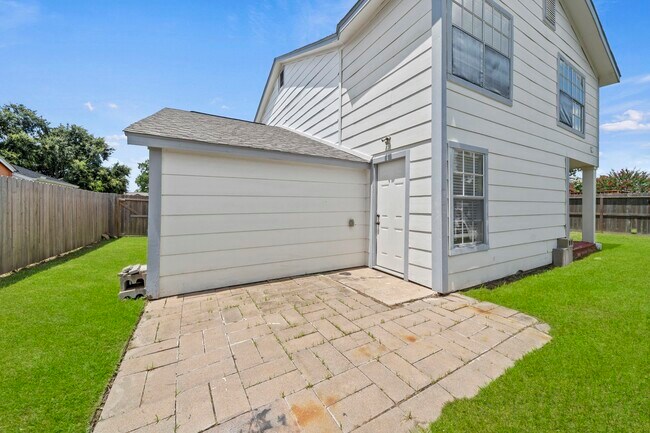 Building Photo - 16723 Running Quail Ct