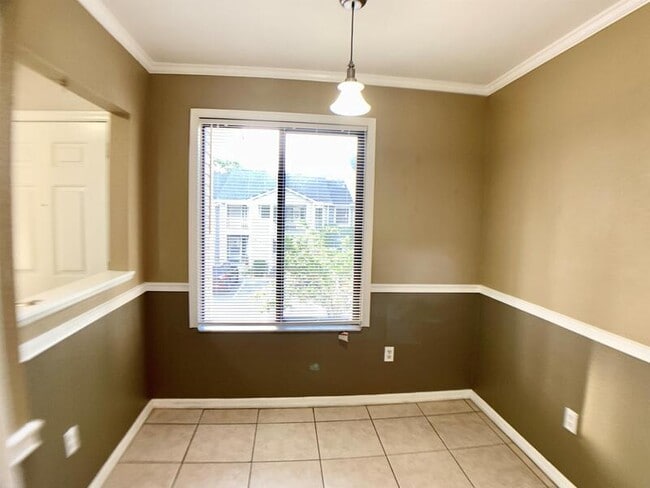 Building Photo - 9530 Darien Ave