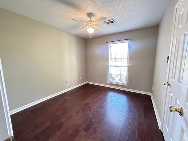 Building Photo - 6688 Laurel Valley Dr